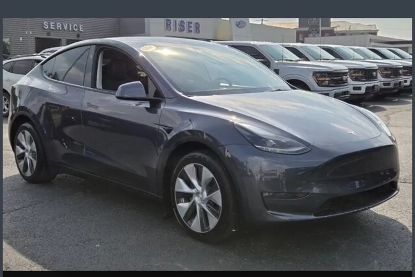 2023 Tesla Model Y Long Range photo 1