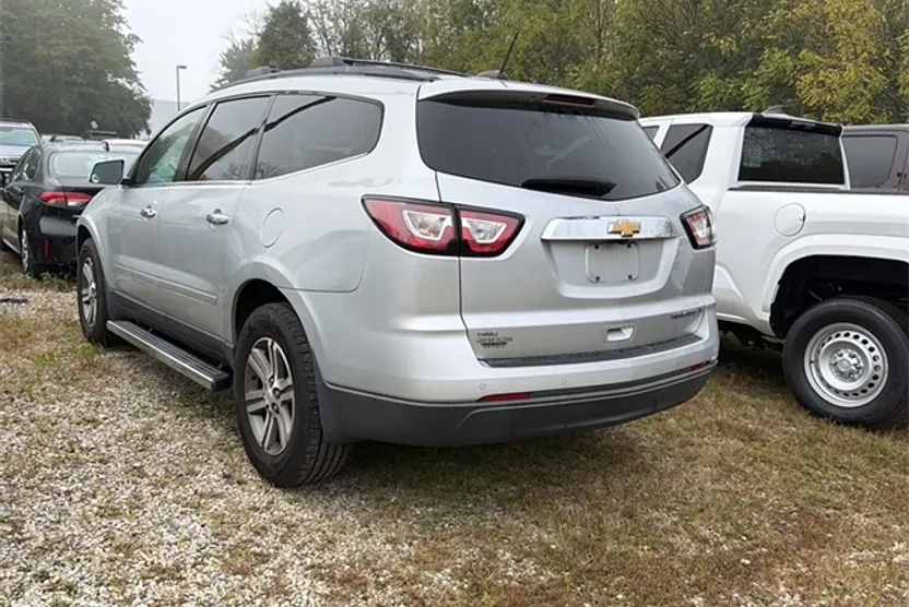 2016 Chevrolet Traverse 1LT photo 1