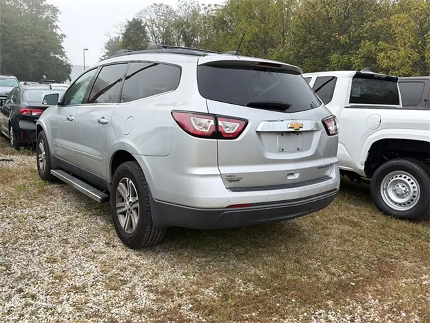 2016 Chevrolet Traverse 1LT photo 1