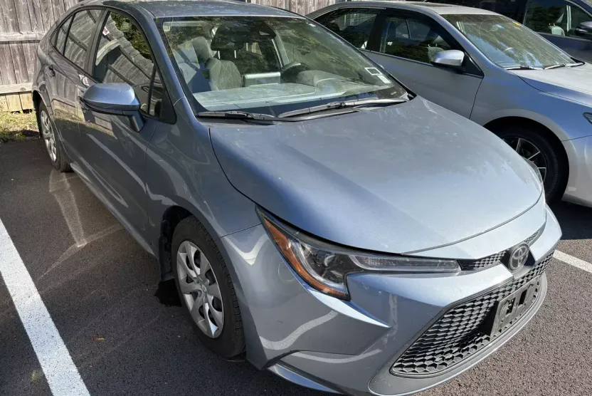 2021 Toyota Corolla LE photo 1