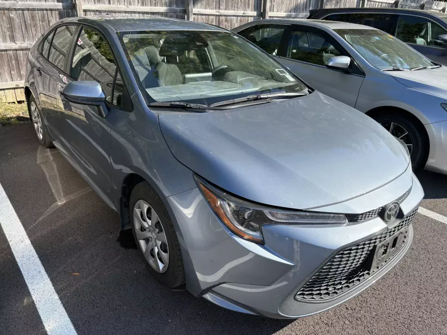 2021 Toyota Corolla LE photo 1