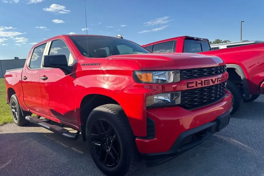 2020 Chevrolet Silverado Custom photo 1