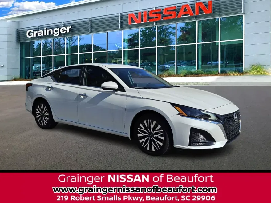 2025 Nissan Altima SV photo 1