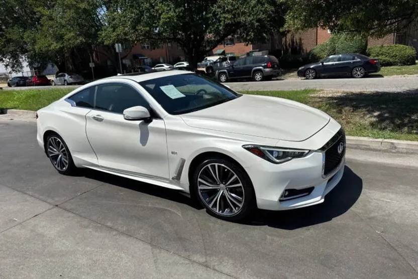 2017 Infiniti Q60 2.0t Premium photo 1