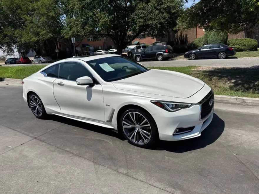 2017 Infiniti Q60 2.0t Premium photo 1