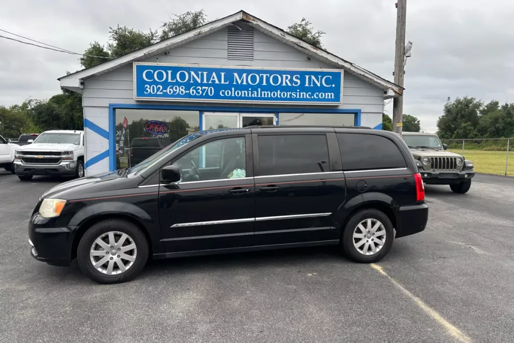 2015 Chrysler Town & Country Touring photo 1