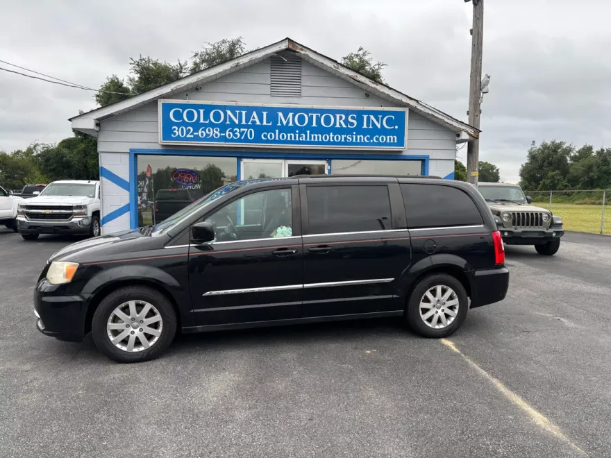 2015 Chrysler Town & Country Touring photo 1