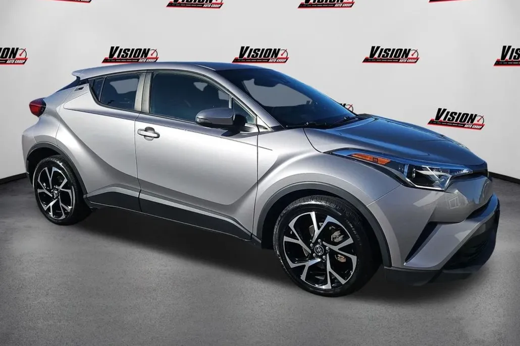 2019 Toyota C-HR LE photo 1