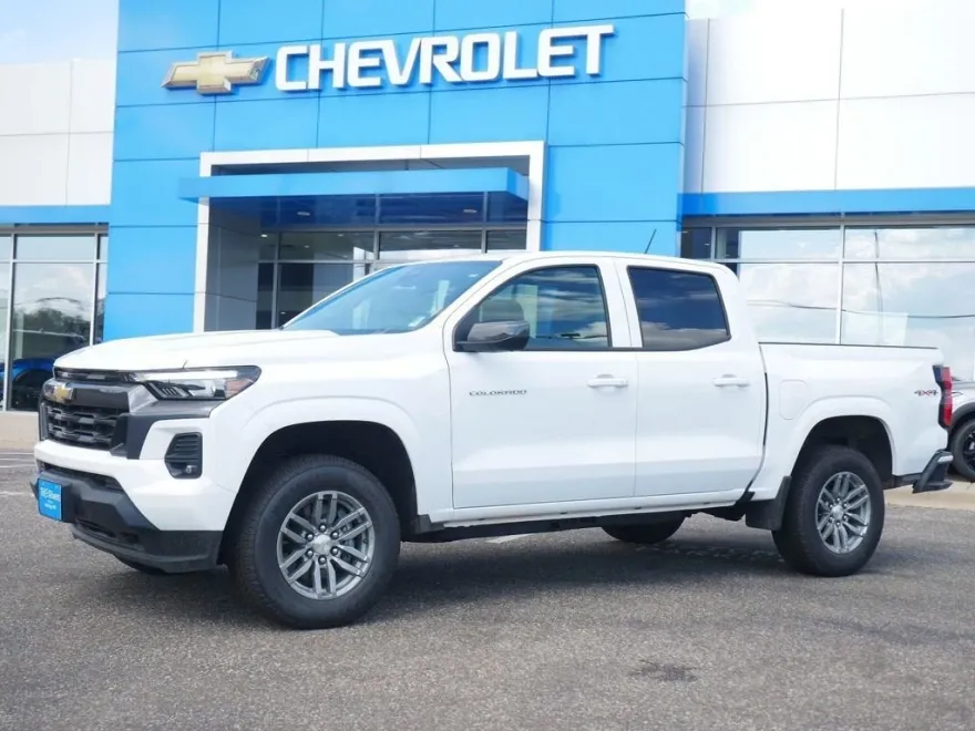 2025 Chevrolet Colorado Work Truck LT photo 1