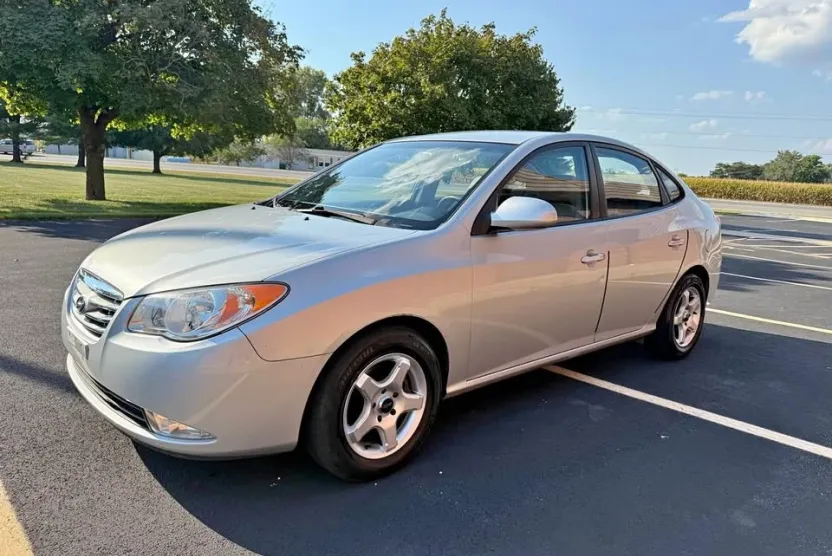 2010 Hyundai Elantra Blue GLS SE photo 1