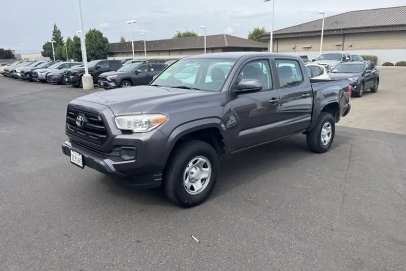 2017 Toyota Tacoma SR5 photo 1
