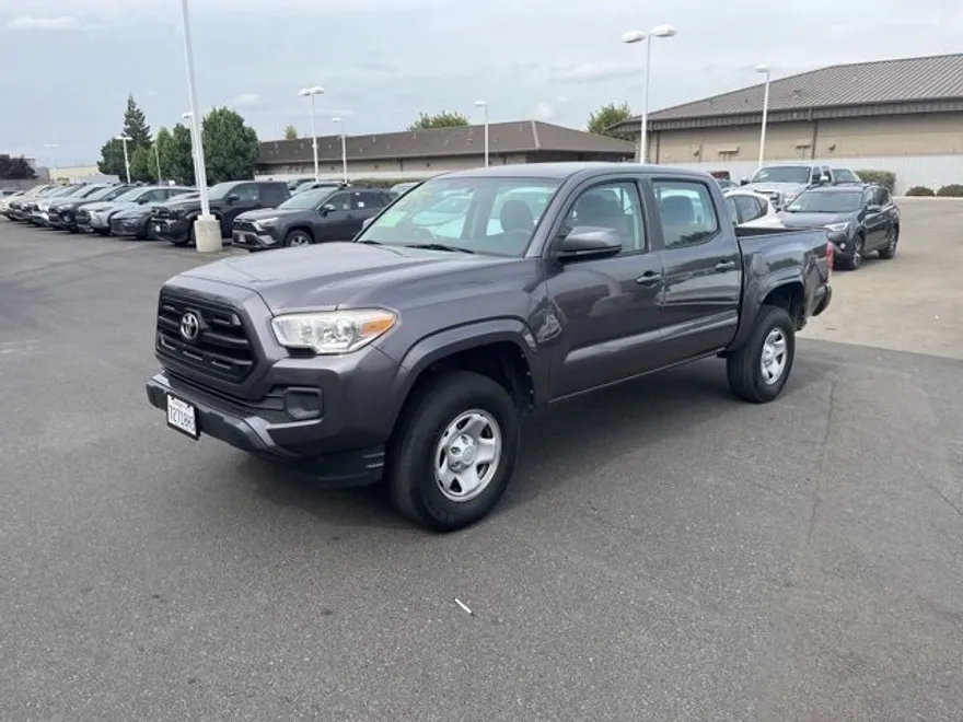 2017 Toyota Tacoma SR5 photo 1