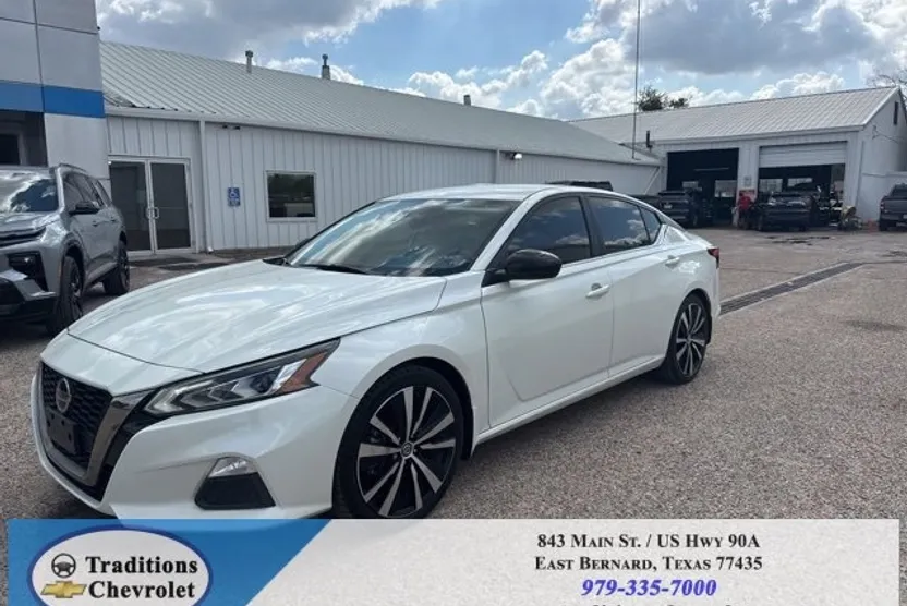 2022 Nissan Altima SR photo 1