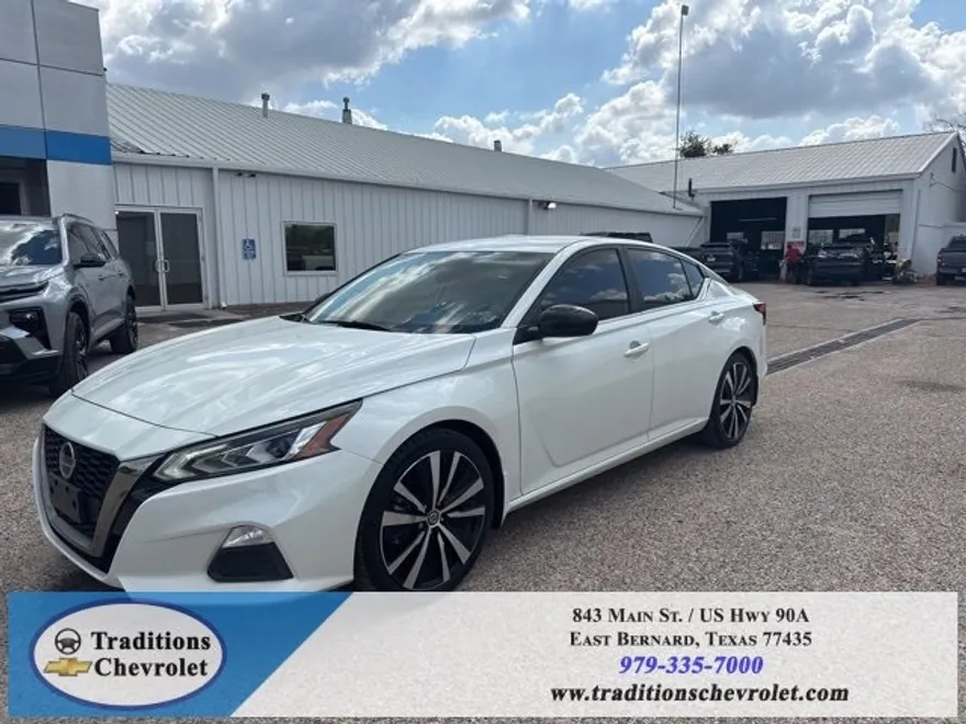 2022 Nissan Altima SR photo 1