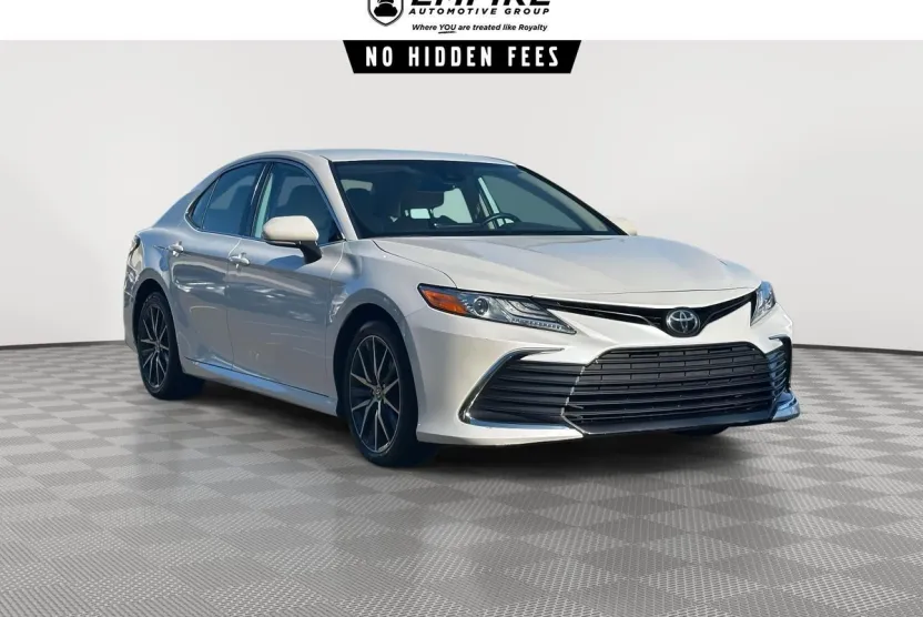 2021 Toyota Camry XLE photo 1