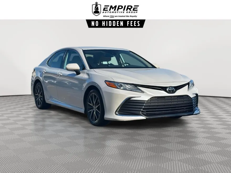 2021 Toyota Camry XLE photo 1