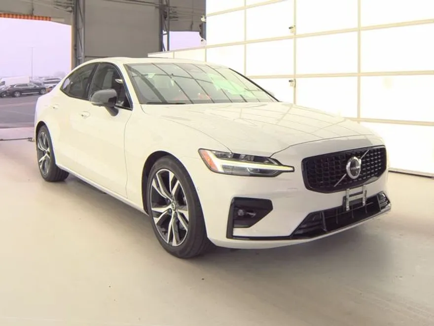 2024 Volvo S60 B5 Plus photo 1