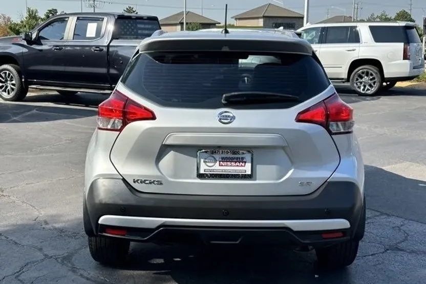2019 Nissan Kicks SR photo 1