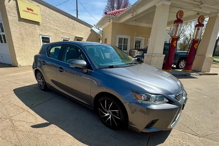 2015 Lexus CT 200h photo 1