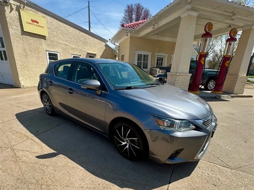 2015 Lexus CT 200h photo 1