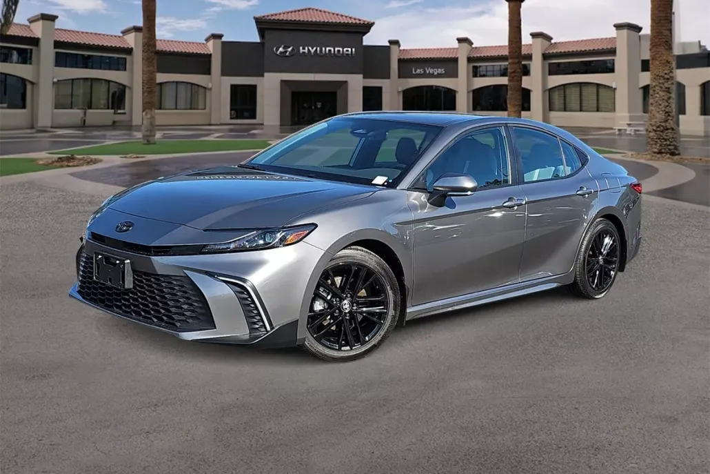 2025 Toyota Camry SE photo 1