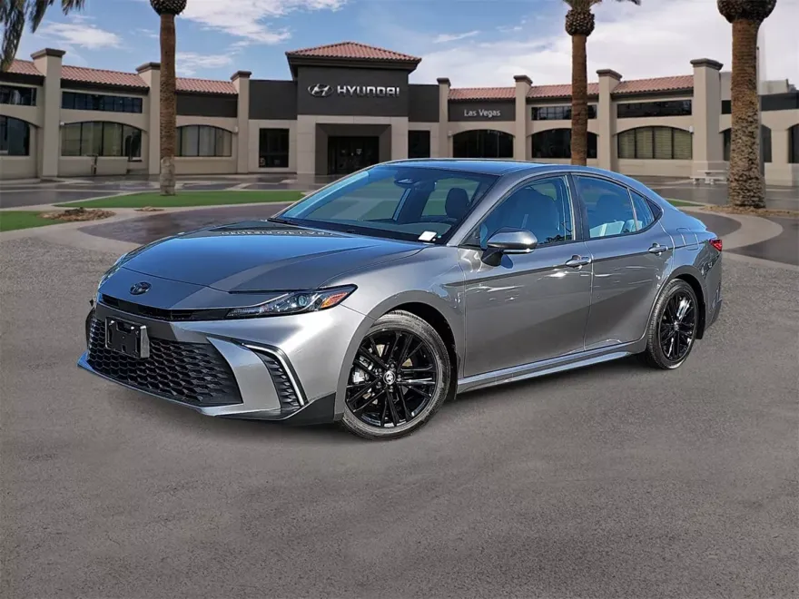 2025 Toyota Camry SE photo 1