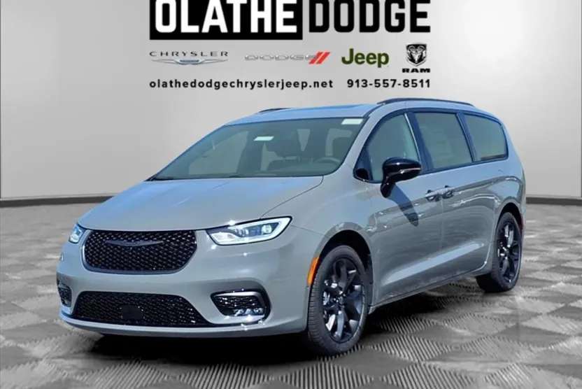 2025 Chrysler Pacifica Limited photo 1