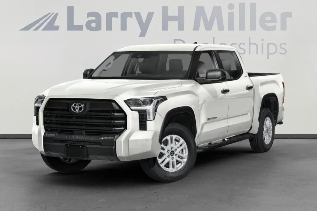 2025 Toyota Tundra SR5 CrewMax photo 1
