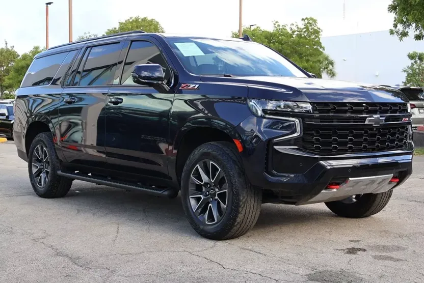 2023 Chevrolet Suburban Z71 photo 1