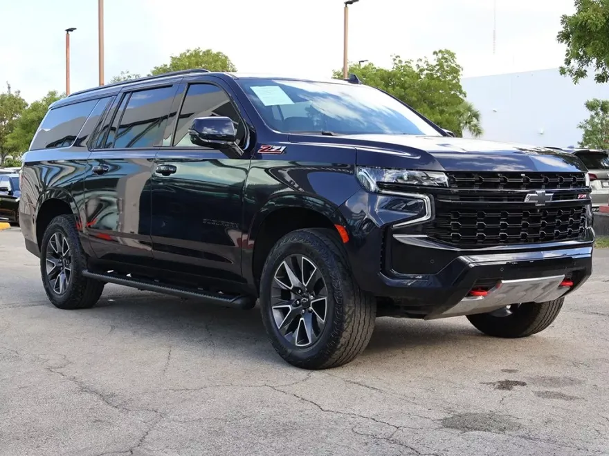 2023 Chevrolet Suburban Z71 photo 1