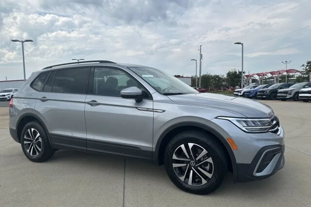 2024 Volkswagen Tiguan S photo 1