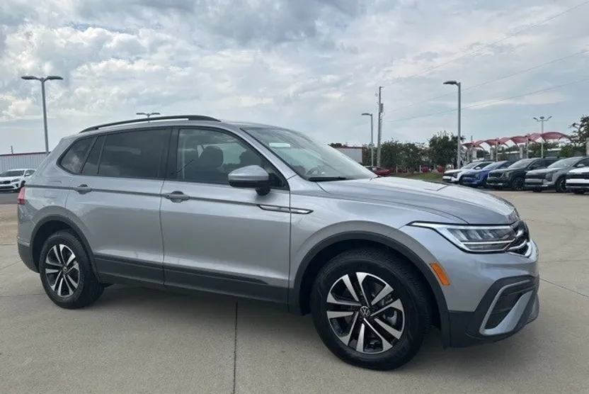 2024 Volkswagen Tiguan S photo 1