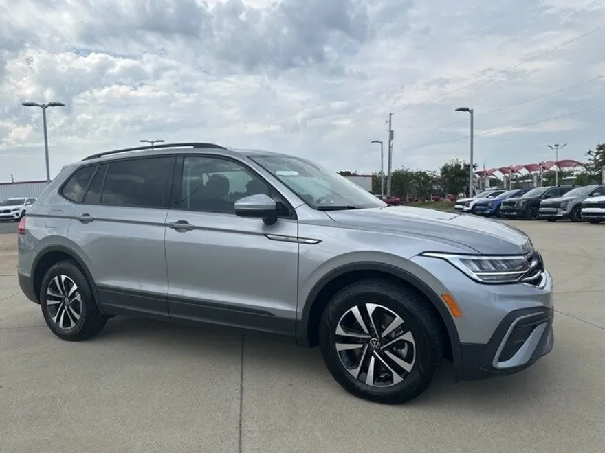 2024 Volkswagen Tiguan S photo 1