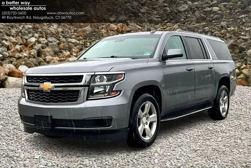 2018 Chevrolet Suburban LT photo 1