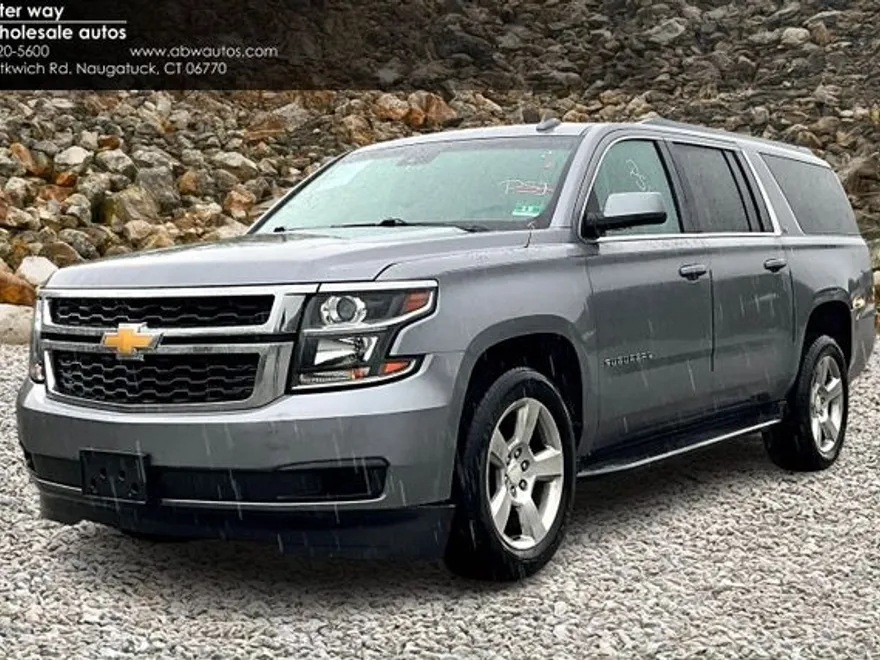 2018 Chevrolet Suburban LT photo 1