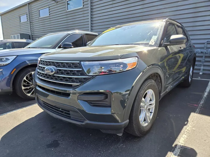 2022 Ford Explorer XLT photo 1