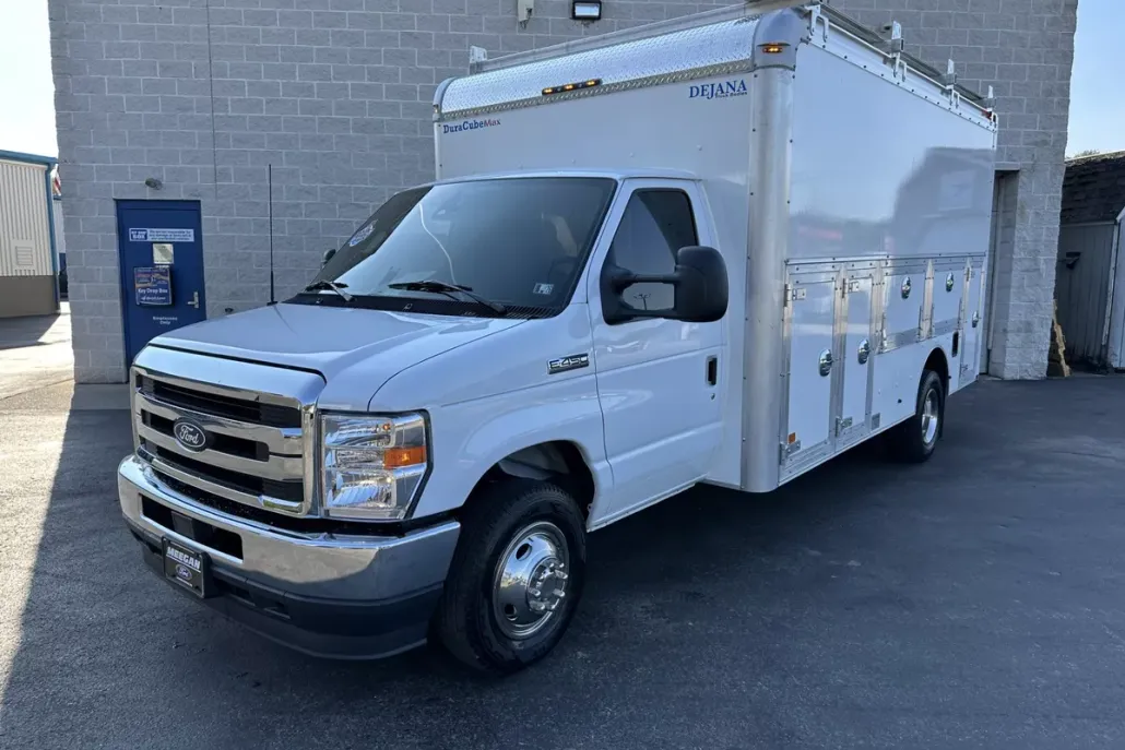 2026 Ford E-450 Cutaway photo 1