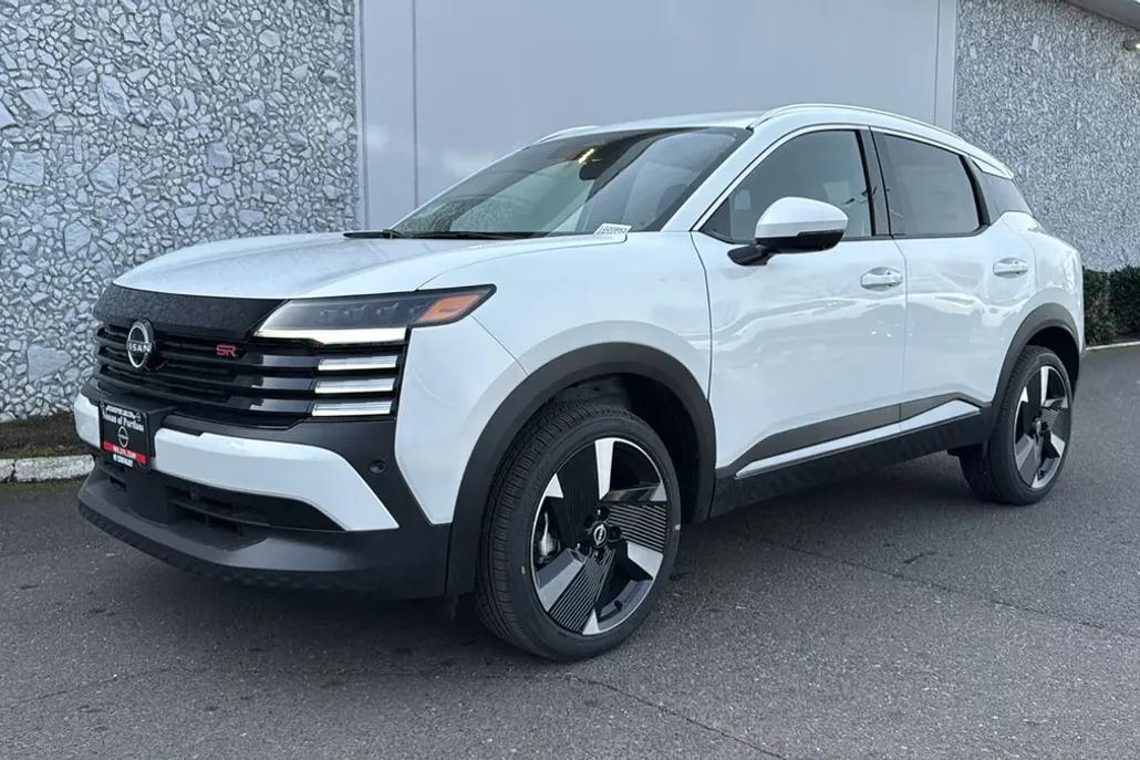 2025 Nissan Kicks SR photo 1
