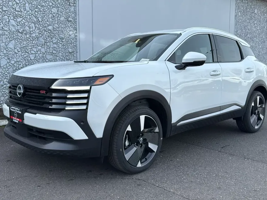 2025 Nissan Kicks SR photo 1