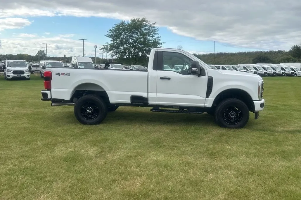 2024 Ford F-350 photo 1