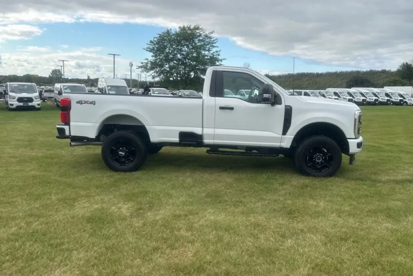 2024 Ford F-350 photo 1