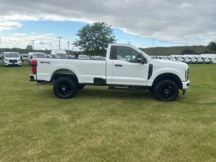 2024 Ford F-350 photo 1