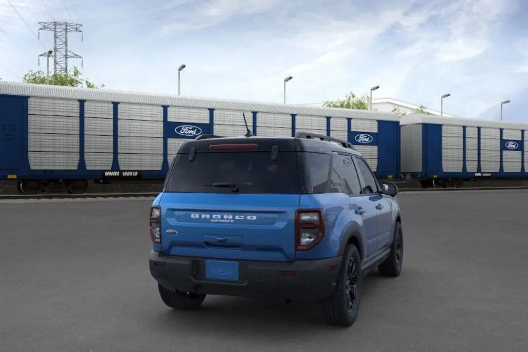 2025 Ford Bronco Sport Outer Banks photo 1