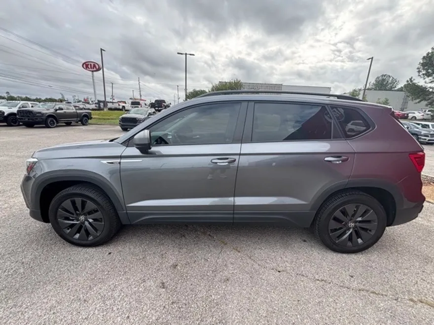 2022 Volkswagen Taos S photo 1