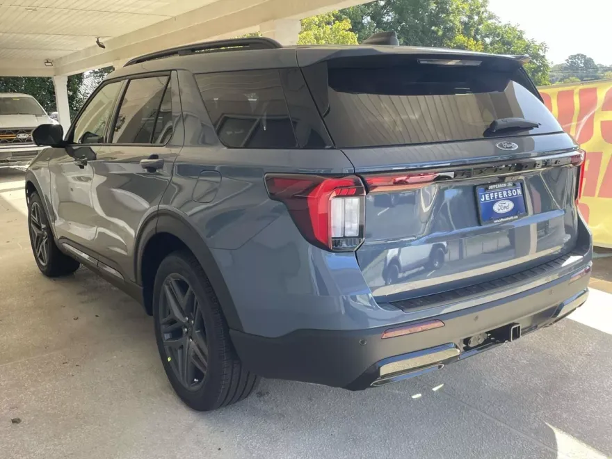 2025 Ford Explorer ST-Line photo 1