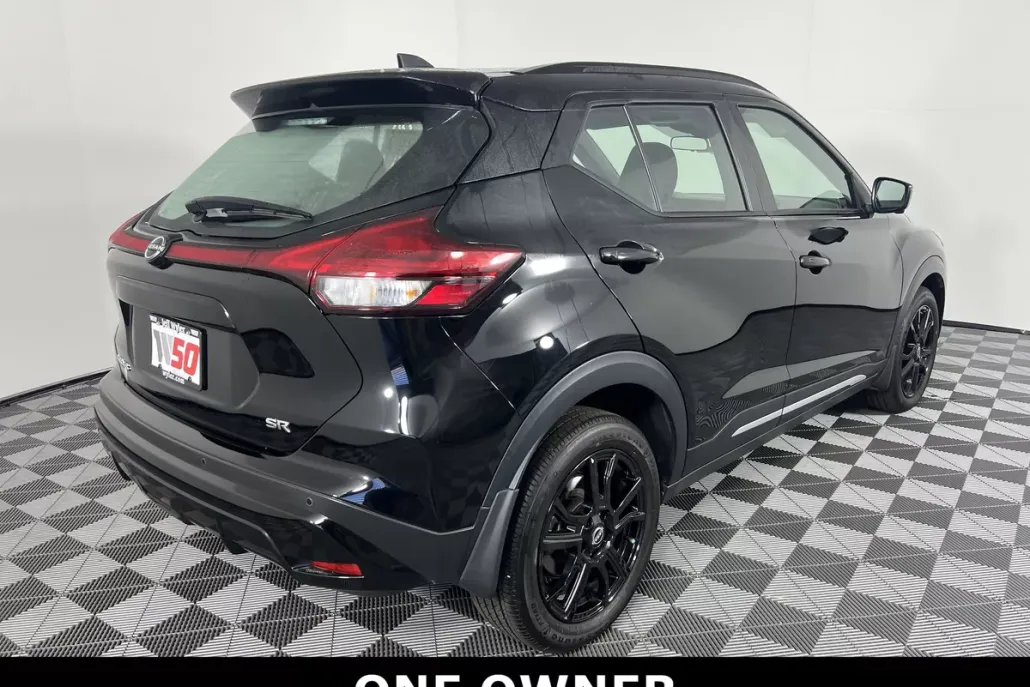 2024 Nissan Kicks SR photo 1
