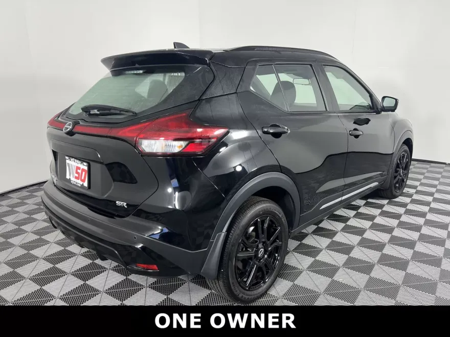 2024 Nissan Kicks SR photo 1