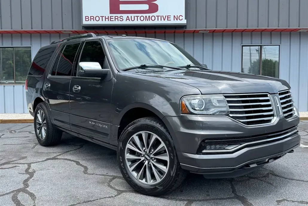 2017 Lincoln Navigator Select photo 1