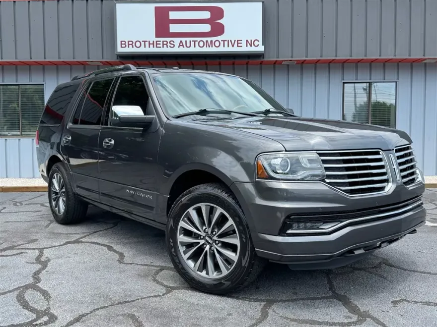 2017 Lincoln Navigator Select photo 1