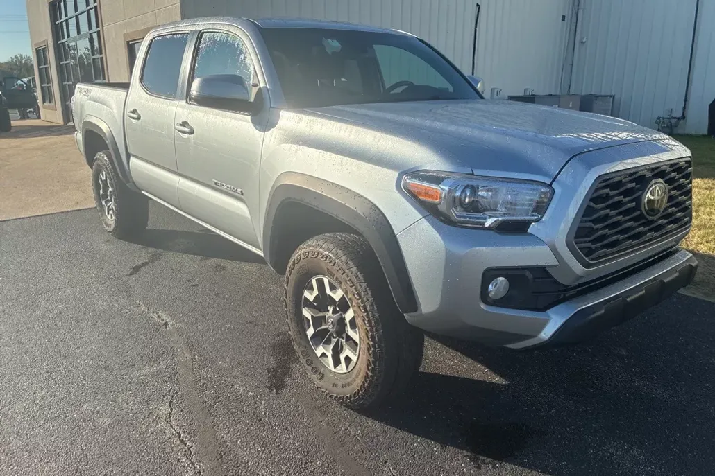 2023 Toyota Tacoma V6 photo 1